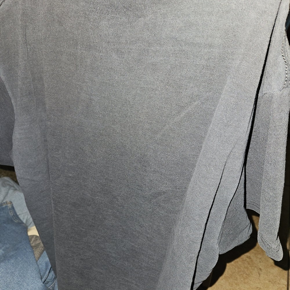 Mens large tee - Picture 2 of 3